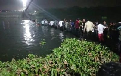 গুজরাটে ভেঙে পড়লো ঝুলন্ত সেতু, নিহত বেড়ে ৯১