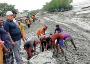 বেতবুনিয়ায় নির্মাণ করা হচ্ছে আবাসন রক্ষা বাঁধ; আড়াই’শ পরিবারের মাঝে স্বস্তি