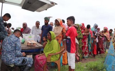 বন্যা কবলিত এলাকায় ফিল্ড ও ভ্রাম্যমাণ হাসপাতালের মাধ্যমে নৌবাহিনীর চিকিৎসা সেবা প্রদান