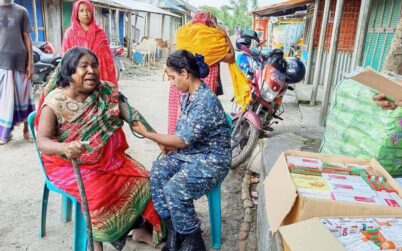 নৌবাহিনী কর্তৃক পাইকগাছায় বন্যা দূর্গতদের মাঝে চিকিৎসা ও ত্রাণ বিতরণ অব্যাহত