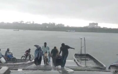 মোংলা বন্দরে ৩ নম্বর সংকেত বহাল, সারবাহী জাহাজের কাজ বন্ধ
