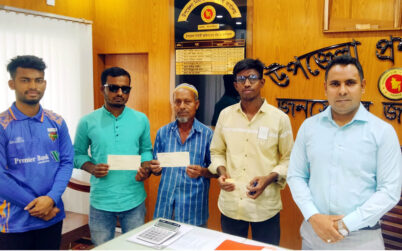 তালায় জুলাই আন্দোলনে আহতদের মাঝে অনুদানের চেক বিতরণ