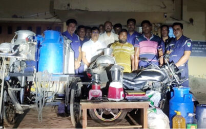 তালায় ভেজাল দুধ ও ঘি তৈরীর সাথে জড়িত দু’জন আটক