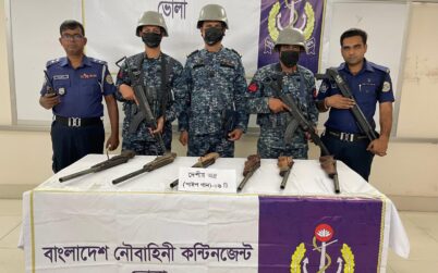 ভোলায় নৌবাহিনীর অভিযানে দেশীয় পাইপগান উদ্ধার