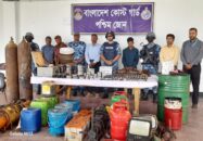 মোংলা বন্দরে জাহাজ থেকে চুরি করা মালামালসহ তিনজন আটক