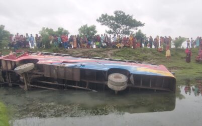 আশাশুনি যাত্রীবাহী বাস খাদে, আহত-১৪