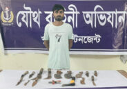 খুলনায় নৌবাহিনীর যৌথ অভিযানে দেশীয় অস্ত্রসহ আসামি আটক