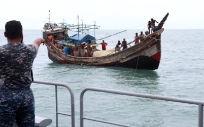 বঙ্গোপসাগরে ট্রলারসহ ১২ জেলেকে উদ্ধার নৌবাহিনীর