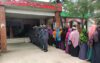 বারাকপুরে অসহায় নারীদের বিনামূল্যে চাল দিলো যৌথ বাহিনী