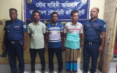 দিঘলিয়ায় নৌবাহিনীর হাতে ৪ জন গ্রেফতার
