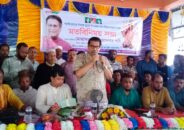 ডুমুরিয়ায় ২১৫ মন্দিরে আর্থিক সহযোগিতা প্রদান করলেন লবি