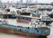 চট্টগ্রাম বন্দরে লাইটার জাহাজে হচ্ছে কৃত্রিম সংকট