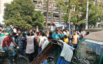 খুলনায় আদালতের গেটে দু’জনকে গুলি করে হত্যা