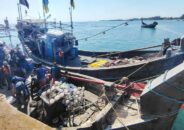 পাচারকালে সিমেন্ট বোঝাই বোটসহ নৌবাহিনীর হাতে ২২ জন আটক 