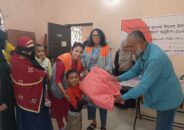 নিবন্ধিত শিশুদের মধ্যে কম্বল বিতরণ ওয়ার্ল্ড ভিশনের