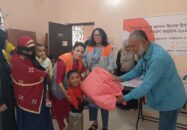 নিবন্ধিত শিশুদের মধ্যে কম্বল বিতরণ ওয়ার্ল্ড ভিশনের