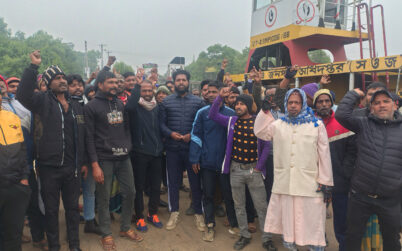 দ্বিতীয় দিনে পর্যটকবাহী নৌযান ধর্মঘট, বিপাকে দর্শনার্থীরা