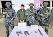 নৌবাহিনীর অভিযানে টেকনাফে আগ্নেয়াস্ত্রসহ ওয়ারেন্টভুক্ত আসামি আটক