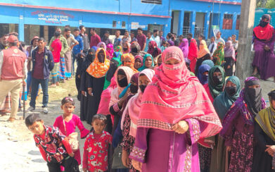 মোংলায় বিপুল উৎসাহে চলছে ভোট গ্রহন