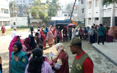খুলনায় অপ্রীতিকর ঘটনা ছাড়াই চলছে ভোটগ্রহণ, ধাক্কায় বিএনপি নেতার মৃত্যুর অভিযোগ