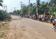 শ্যামনগরে তেলের জন্য মটরসাইকেলের দেড় কিলোমিটার লম্বা লাইন