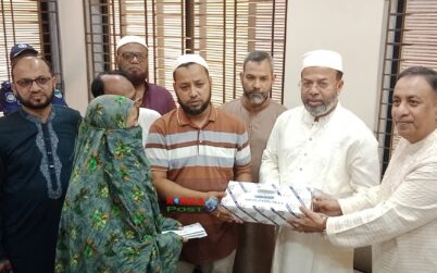 দুর্ঘটনায় নিহতদের পরিবারের মাঝে নৌবাহিনী ও জেলা প্রশাসনের অর্থ সহায়তা