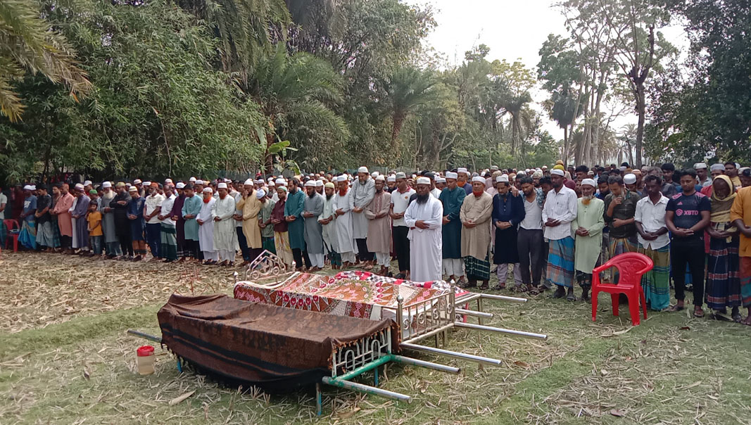 লাল শাড়িতে স্বামীর বাড়ি যাওয়ার পথে লাশ হয়ে ফিরলেন মিতু সহ ১৪ জন