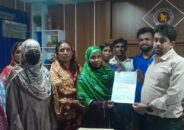 পাইকগাছায় লবন পানি রোধে ইউএনও বরাবরে স্মারকলিপি, মানববন্ধন