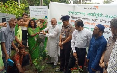 সরকারের পাশাপাশি খুলনায় ওয়ার্ল্ড ভিশন বাংলাদেশ এর আয়োজনে বৃক্ষরোপণ কর্মসূচির উদ্বোধন