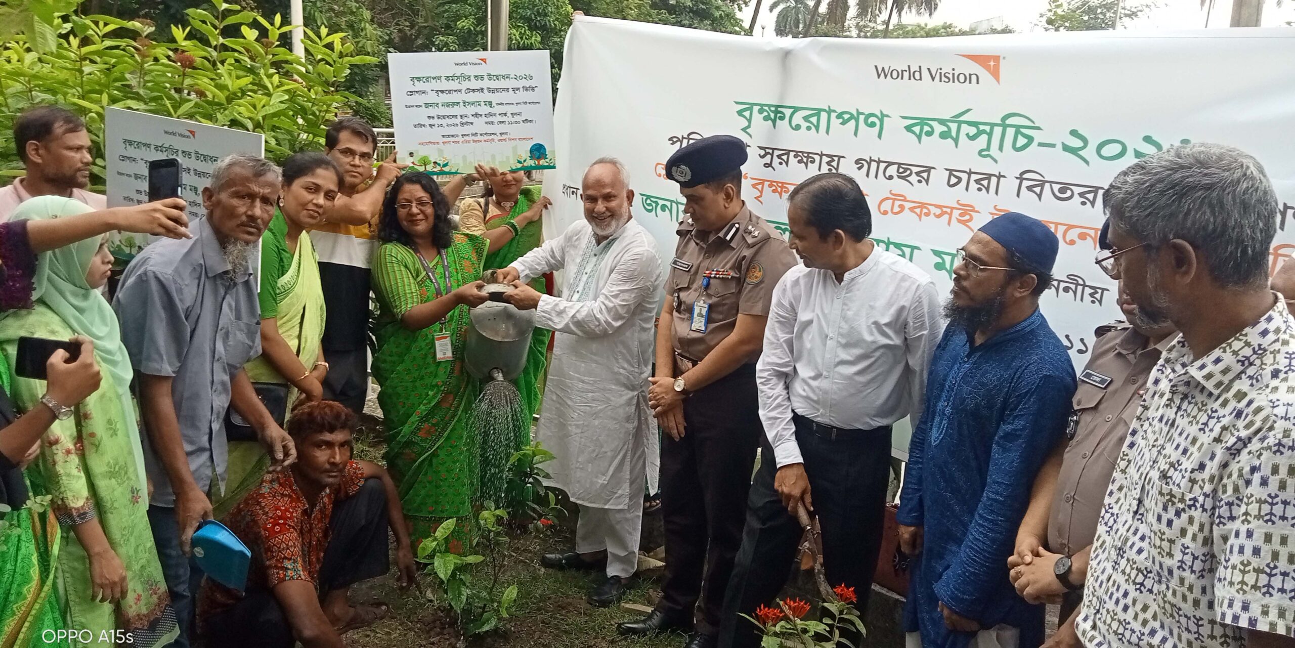 সরকারের পাশাপাশি খুলনায় ওয়ার্ল্ড ভিশন বাংলাদেশ এর আয়োজনে বৃক্ষরোপণ কর্মসূচির উদ্বোধন
