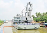 নৌবাহিনীর বহরে যুক্ত হলো ফ্লোটিং ক্রেন