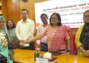 খুলনায় নারী উদ্যোক্তা ও নিবন্ধিত শিশুদের মাঝে ওয়ার্ল্ড ভিশনের মূলধন সহায়তা ও স্বাস্থ্য সামগ্রী বিতরণ