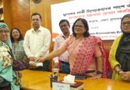 খুলনায় নারী উদ্যোক্তা ও নিবন্ধিত শিশুদের মাঝে ওয়ার্ল্ড ভিশনের মূলধন সহায়তা ও স্বাস্থ্য সামগ্রী বিতরণ