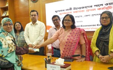 খুলনায় নারী উদ্যোক্তা ও নিবন্ধিত শিশুদের মাঝে ওয়ার্ল্ড ভিশনের মূলধন সহায়তা ও স্বাস্থ্য সামগ্রী বিতরণ