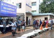বন্যাদুর্গত ও পানিবন্দি মানুষের পাশে বাংলাদেশ নৌবাহিনী