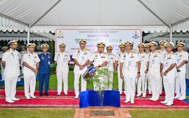 নৌবাহিনীর বৃক্ষরোপণ অভিযান উদ্বোধন করলেন নৌবাহিনী প্রধান