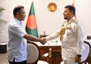 প্রধানমন্ত্রীর সাথে বিদায়ী নৌবাহিনী প্রধানের সৌজন্য সাক্ষাৎ