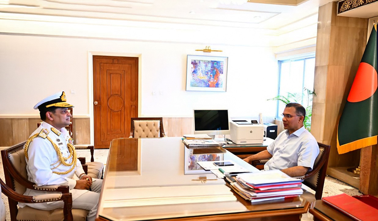 প্রধানমন্ত্রীর সঙ্গে নৌবাহিনী প্রধানের সৌজন্য সাক্ষাৎ