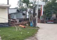 ডুমুরিয়া হাসপাতালের প্রধান ফটকে অবৈধ স্থাপনা, রোগী যাতায়াতে বিঘ্ন