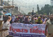 গাজী নজরুলের শাস্তির দাবিতে উত্তাল শ্যামনগর, কুশপুত্তলিকা দাহ