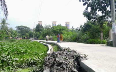 পাইকগাছায় নির্মাণ শেষ হওয়ার  আগেই সড়কে ফাটল