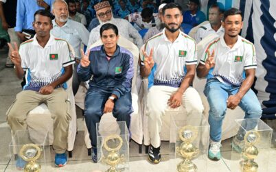 বিশ্ব দূরপাল্লা সাঁতারে পদকজয়ী সাঁতারুদের সংবর্ধনা প্রদান