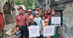 খুলনার নগরীর ২৭ নং ওয়ার্ডে ডেঙ্গু প্রতিরোধে আনসার ও গ্রাম প্রতিরক্ষা বাহিনীর পরিচ্ছন্নতা অভিযান