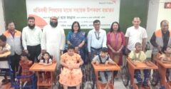 খুলনায় ওয়ার্ল্ড ভিশন বাংলাদেশ’র আয়োজনে প্রতিবন্ধী শিশুদের মাঝে সহায়ক উপকরণ হস্তান্তর