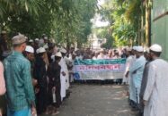 পাইকগাছায় ডিসি-২ সড়ক সংস্কারের দাবিতে মানববন্ধন