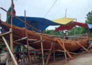 সাগরে মাছ ধরতে পাইকগাছার জেলে পল্লীতে ব্যাপক প্রস্তুতি