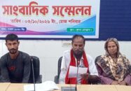 খুলনায় বাড়িঘর ভাঙচুর-লুটপাটের অভিযোগে সাবানা বেগমের সংবাদ সম্মেলন