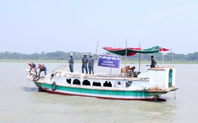 মা ইলিশ সংরক্ষণে বরিশালে নৌবাহিনীর অভিযান